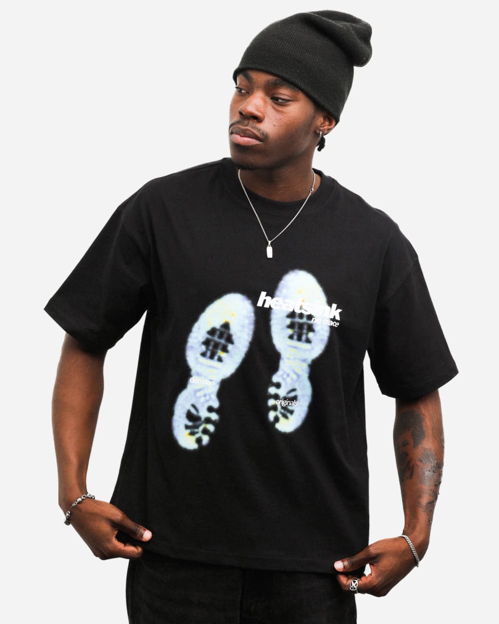 Model is 5'11 (181cm), wearing size L